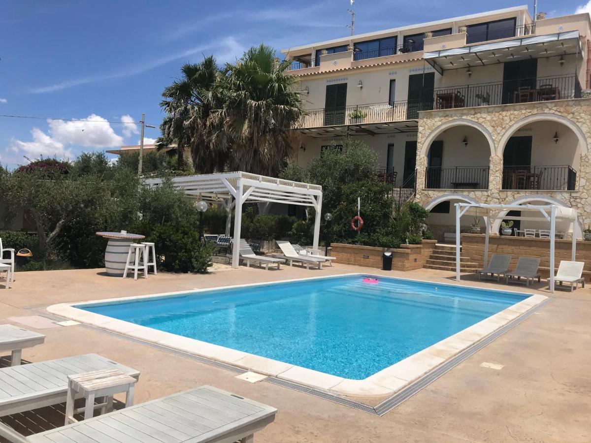 מרינלה דו סלינונטה Villa Ceni - Appartamenti Con Camere, Cucina, Wc E Terrazza Sul Mare In Villa Con Piscina, Giardino E Parcheggio מראה חיצוני תמונה