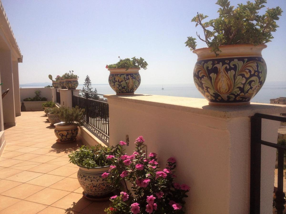 מרינלה דו סלינונטה Villa Ceni - Appartamenti Con Camere, Cucina, Wc E Terrazza Sul Mare In Villa Con Piscina, Giardino E Parcheggio מראה חיצוני תמונה
