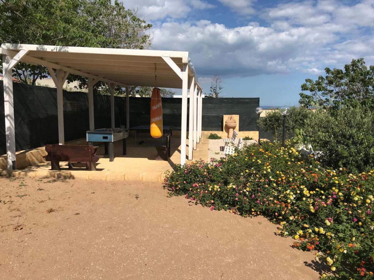 מרינלה דו סלינונטה Villa Ceni - Appartamenti Con Camere, Cucina, Wc E Terrazza Sul Mare In Villa Con Piscina, Giardino E Parcheggio מראה חיצוני תמונה
