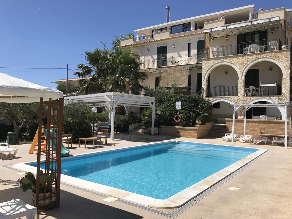 מרינלה דו סלינונטה Villa Ceni - Appartamenti Con Camere, Cucina, Wc E Terrazza Sul Mare In Villa Con Piscina, Giardino E Parcheggio מראה חיצוני תמונה
