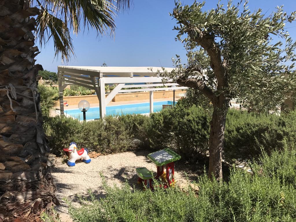 מרינלה דו סלינונטה Villa Ceni - Appartamenti Con Camere, Cucina, Wc E Terrazza Sul Mare In Villa Con Piscina, Giardino E Parcheggio מראה חיצוני תמונה