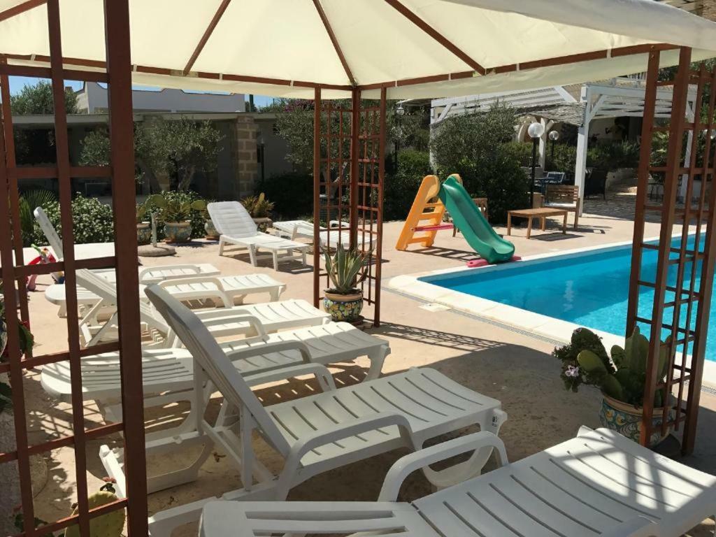 מרינלה דו סלינונטה Villa Ceni - Appartamenti Con Camere, Cucina, Wc E Terrazza Sul Mare In Villa Con Piscina, Giardino E Parcheggio מראה חיצוני תמונה