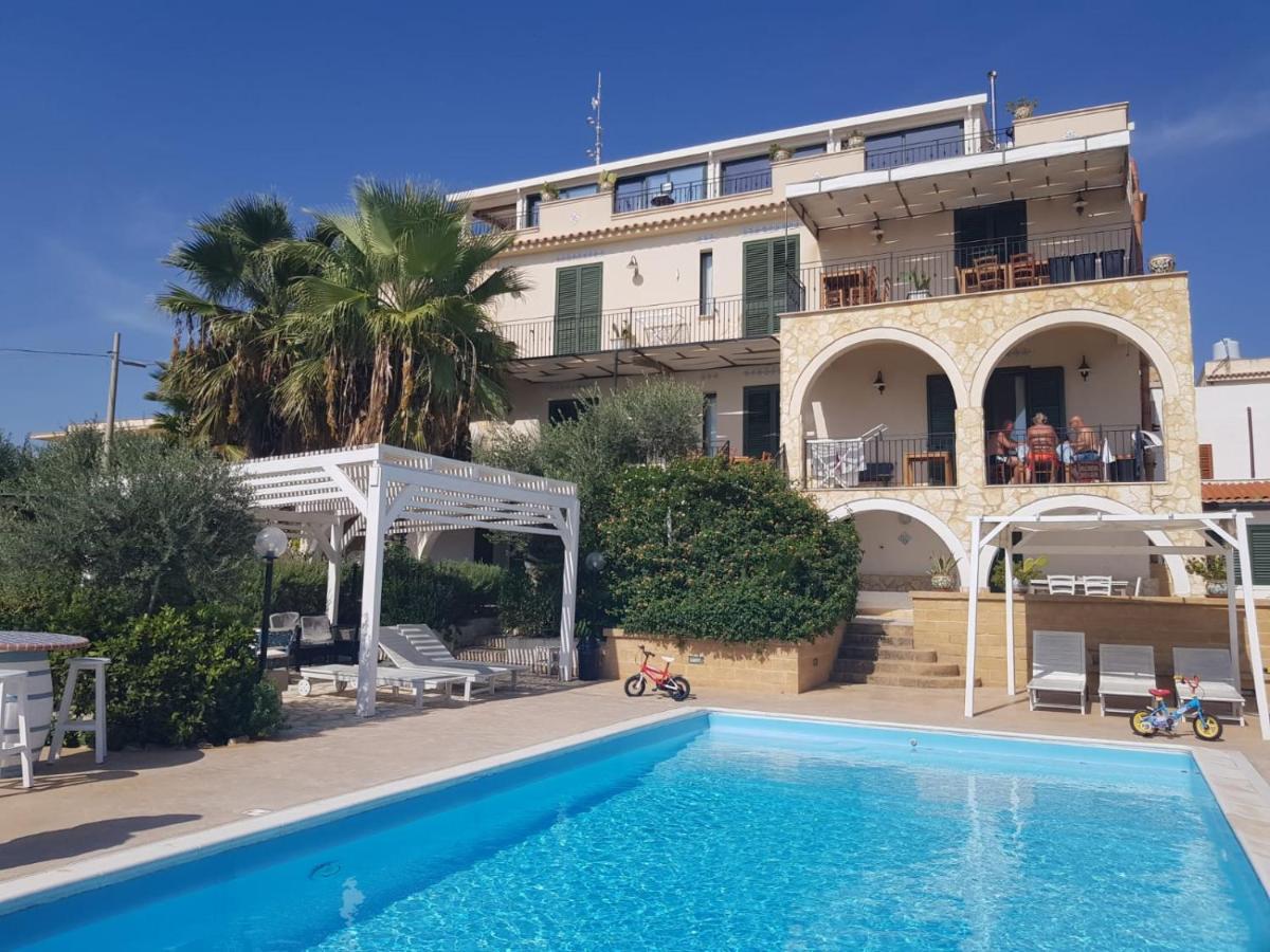 מרינלה דו סלינונטה Villa Ceni - Appartamenti Con Camere, Cucina, Wc E Terrazza Sul Mare In Villa Con Piscina, Giardino E Parcheggio מראה חיצוני תמונה