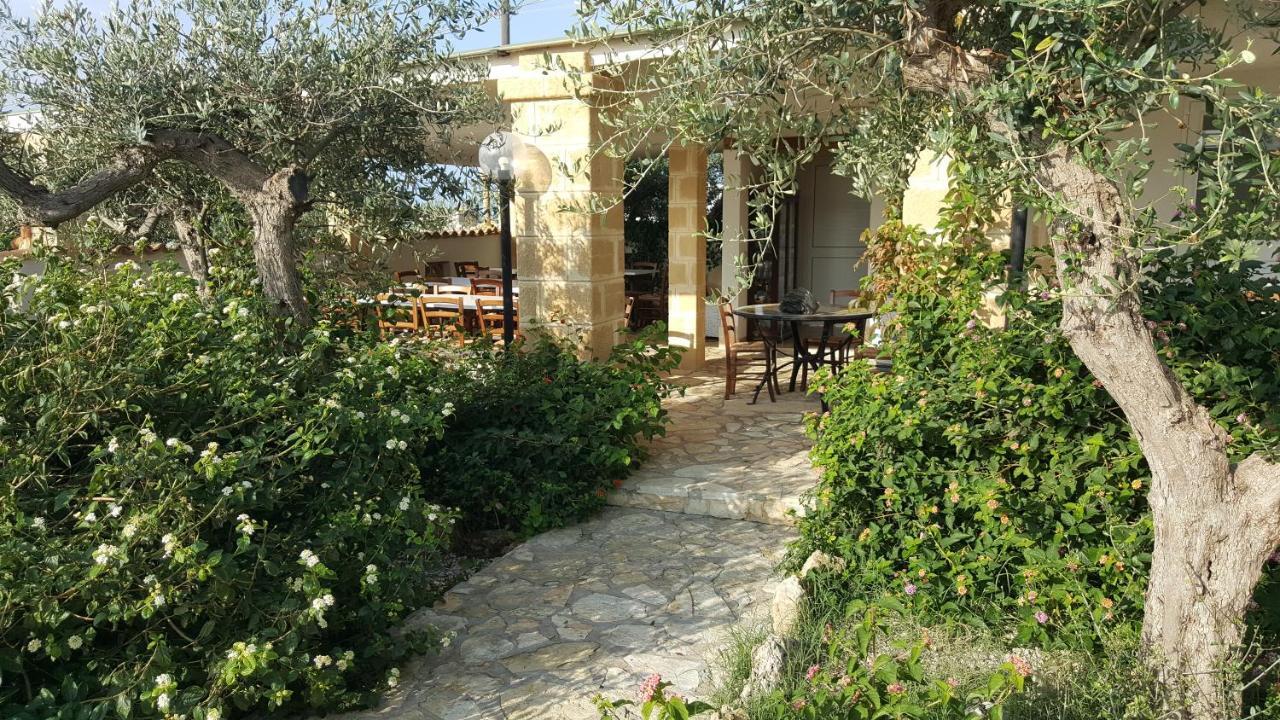 מרינלה דו סלינונטה Villa Ceni - Appartamenti Con Camere, Cucina, Wc E Terrazza Sul Mare In Villa Con Piscina, Giardino E Parcheggio מראה חיצוני תמונה